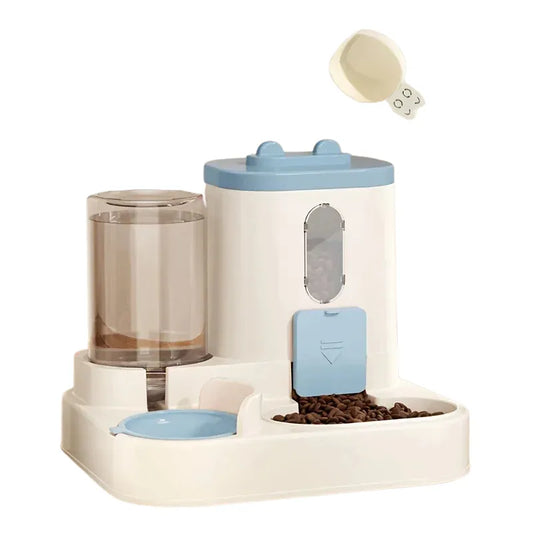 Distributeur de croquettes pour chat 2en1 bleu sur le sol