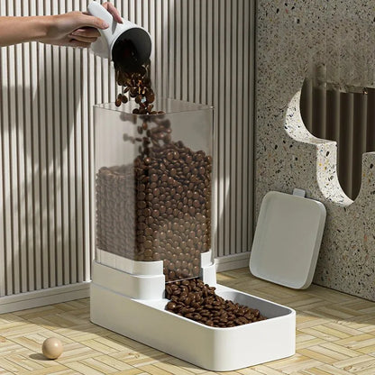 Distributeur de Croquettes pour Chat Design rempli de croquettes