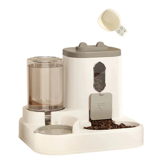 Distributeur de croquettes pour chat 2en1 gris sur le sol