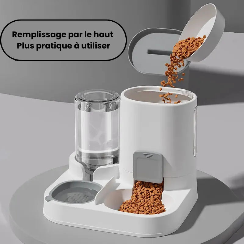 Remplissage du distributeur de croquettes pour chat cozy par le haut 