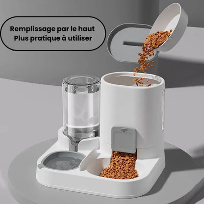 Remplissage du distributeur de croquettes pour chat cozy par le haut 