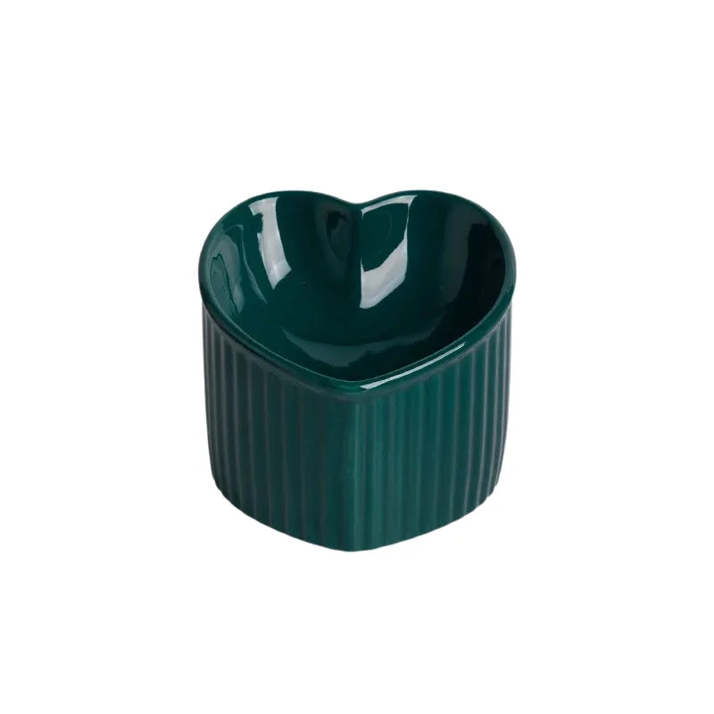 Gamelle Chat Surélevée Forme Coeur vert nuir dans un fond blanc